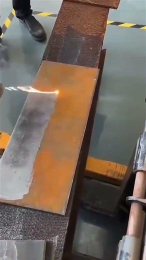 Automatic Laser Cleaning Machine Method For Removing Corrosion On Iron Plates