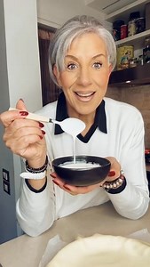 116K views · 1.1K reactions | Urgente bisogno di panna da cucina?  Il problema non è un problema se in casa avete: 100 g di latte 200 g di olio di semi 1 pizzico di sale frullatore ad immersione Poi le dosi cambiano secondo le vostre esigenze Ricordate sempre: 1 parte di latte 2 parti di olio di semi. Per i vegani, usate una bevanda neutra alla soia ed il gioco è fatto | A Tavola da Daniela | Facebook