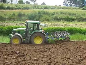 John Deere 6430 ploughing / Lavrar / Orka