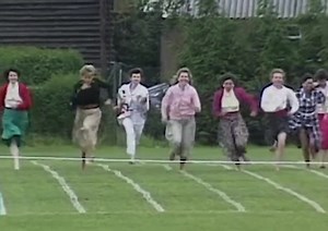 Princess Diana can be seen competing in a race against other parents at Prince Harry’s school in this amazing video clip from 1991. | Vintage Everyday