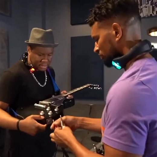 ElectroSpit Talkbox on Instagram: "My good #talkbox buddy @mrtalkbox blessed the ESX-1 with his magic. Here’s a quick look at how to connect your ESX-1 up to the Electric guitar using a distortion pedal. Learn more about the tubeless talk box, ElectroSpit, using the 🔗 in our bio! 💪🏾😝🤟🏾. #ElectroSpit #MrTalkbox #talkboxtuesday #doyoufeellikewedo @mrpeterframpton"