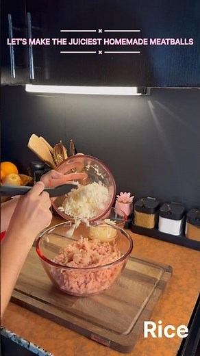 Juicy Chicken Meatballs. Easy Dinner Recipe