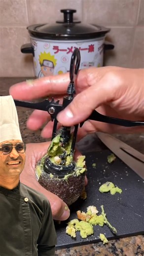 Stop Cutting Avocado WRONG! 😳 #AvocadoHack #CookingTips #KitchenHacks #ChefLife #FoodShorts