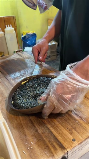Martabak manis ini belinya di tampa sneck sario..pas malming jangan lupa mampir😍😍😍 #martabak #martabakviral #rayapenuhrasa #tampasneck #manadoviral