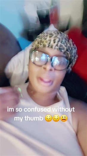 Melissa Holmes (@melissaholmes07)’s video of the thumb thing