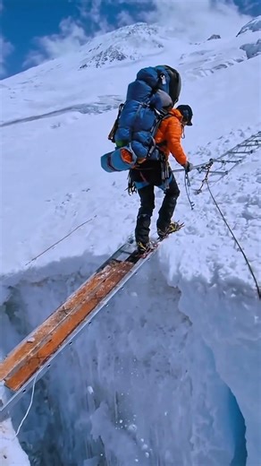 One step… one mistake… nothing in between ❄️#MountainLife #ExtremeAdventure #Himalaya #NoFear