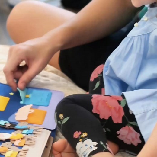 Learning Bible stories feels so fun when little hands can explore. 📖 A playful, hands on way for kids to learn the story of Jesus’ birth 🌟 Perfect for Christian families who want joyful Bible learning ✨ Builds fine motor skills with every interactive nativity activity 🕊️ A screen free Christmas tradition toddlers and preschoolers love 👉 Make Bible learning fun at https://tinybusy.com/products/bb2 | TinyBusy