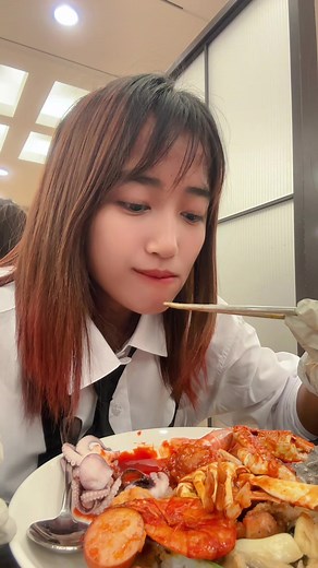 နိုင်ငံခြားသားဆိုလို့ ငါတစ်ယောက်ထဲ🤣🤣#동국대학교🇰🇷🇰🇷 #fyp #foryou #မြင်းခြံသူလေးပါနော်😍 #htet