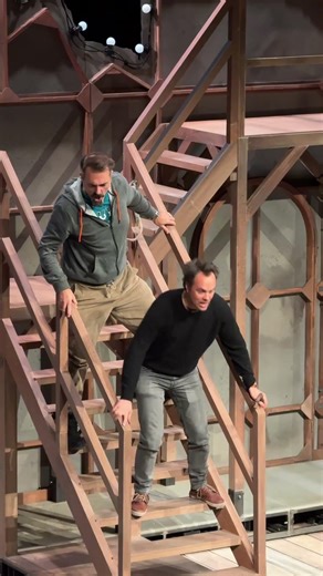 👀 Il y a du mouvement sur la scène de l’Opéra Royal…