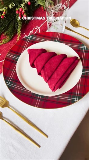 THE HOME EDIT ® on Instagram: "Impress your guest this week with these 3 simple napkin folds ❤️✨"