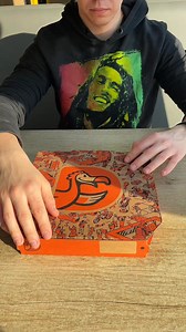 97K views | În weekendul ai o ofertă irezistibilă 朗 Savurezi PIZZA MARE și plătești PIZZA MICĂ 李 Promocod: LARGE Nu-i magie, e doar un DEAL pe care nu-l poți rata   Comandă chiar acum! | Dodo Pizza Romania | Facebook