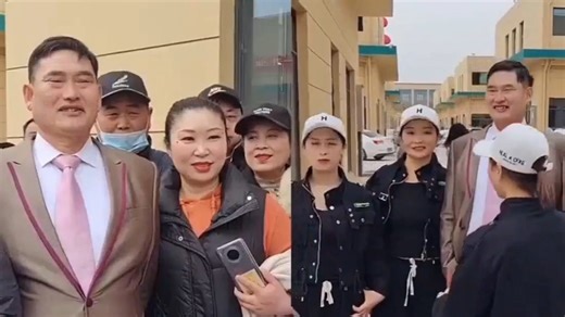 大衣哥女婿首次曝光！不是富二代，竟是邻村“庄稼汉”