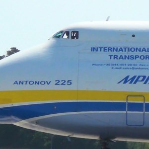 1.4M views · 39K reactions | Antonov AN225 Air Show Footage - Tribute. This aircraft has been destroyed unfortunately but we were lucky enough to catch this fantastic aircraft at an airshow! Enjoy the footage of it performing tight turns and steep climbs. | Airliners Live | Facebook