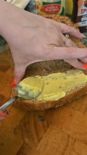 Let's make a quick sarmie for lunch