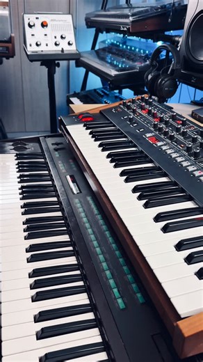 Nicolas Melis on Instagram: "Bringing back the 80s with the iconic sounds from Yamaha DX7 and my Prophet6 🎹✨ 🎧 #yamahasynth #yamahasynths #yamahadx7 #dx7 #electricpiano #80s #tearsforfears #synthbass #synth #synthesizer ##vintagesynth #vintagesynthesizer #synthpop #prophet6 #synthlove #everybodywantstoruletheworld #80smusic #fmsynthesizer #fmsynth #fmsynthesis"