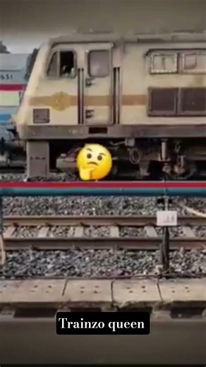 speed diffrence between trains #train #shorts #railway aaiye jniye