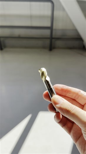 Helical Solutions on Instagram: "Helical sets the standard for aluminum machining. Our 3 flute, 40° helix End Mill delivers exceptional strength, finish, and precision in deep pocketing applications thanks to its variable pitch and reduced neck design. #LetHelicalImpressYou . . . #cnc #machining #aluminum #machinist #endmill #machinistlife #machiningvideo #dailymachining"