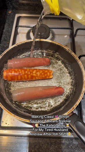 Making Classic 🇬🇧 British Brekkie 🌭🫘🍞 For My Husband Andrew 👷‍♂️ The Kate’s Way 👩‍🍳 #englishfood #uk #breakfast #husband #bluecollar