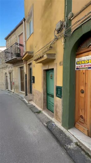 🇮🇹 €55,000 Sicilian Home | 1–2 Bedroom • Large Garage • 3 Floors • Amazing Mountain ViewsLocated in the heart of Mussomeli, this charming Sicilian home is full of character, space, and stunning mountain views ⛰️✨• 1–2 bedrooms• Large garage• 3 floors• Amazing mountain views• Traditional Sicilian charm• Bright and airy interiors• Perfect holiday home, rental investment, or full-time move to Sicily 🇮🇹A fantastic opportunity to own an affordable Sicilian property in one of Italy’s most beautifu