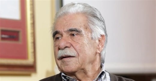 Βασίλης Σκουλάς: «Θα συμβούλευα έναν πατέρα που ο γιος του αγαπάει έναν άλλο άνδρα, να τον αποδεχτεί και να τον αγαπάει»