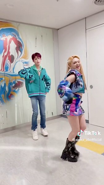 X-dinary Heroes: Gone Vogue Challenge with JunHan