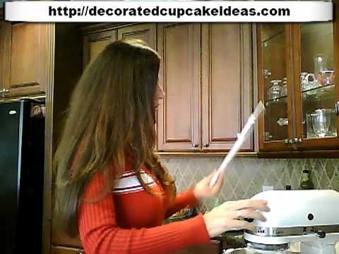 Cake Decorators Icing Recipe and How to Make It The Right Way