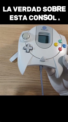 The Dreamcast controller: this is what its sticks and its strange cable were like
