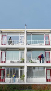 Samen met je VvE zonnepanelen leggen. Goed voor je portemonnee én het klimaat. Maak met je VvE een duurzaam thuis. Ontdek hoe op verbeterjehuis.nl/vve | Milieu Centraal