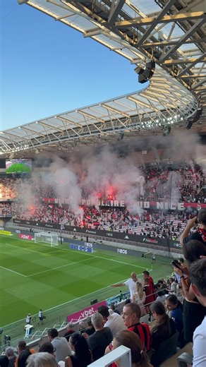 ⚽️ Nice - Auxerre 📢 La saison des 40ans des @ultraspopulairesudnice se poursuit avec un nouveau craquage ! 📆 Samedi 23 août 2025 📹 @kevin_schieber #ultrasmadeinfrance #ultraspopulairesud #brigadesud #bsn85 #ultrasnissa #nissafans | Ultras Made in France