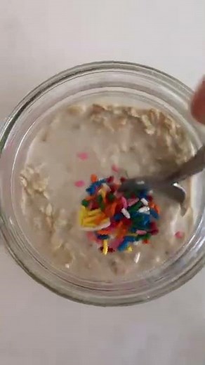 How to Make Hungry Girl’s Happy Birthday Overnight Oats Parfait (Speedy Recipe Demo) // #shorts