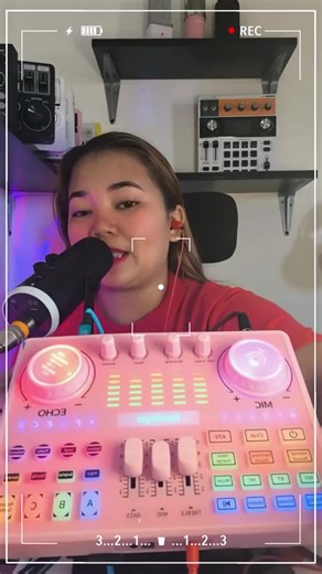 Professional Live Sound Set: DJ20 Pink Soundcard & BM800
