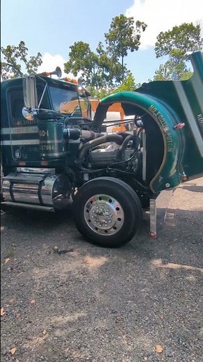 2 Stroke Detroit Diesel Sounds!!! #diygarage#automobile #detroitdiesel #detroitengines #shoplife