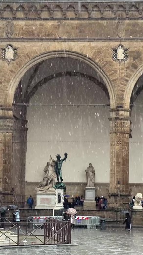 Piazza della Signoria: Firenze's Snowy Wonderland