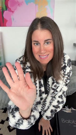 SAMANTHA | CHICAGO CONTENT CREATOR & REAL ESTATE BROKER | Today I am sharing a Holiday Gift Guide for all the Ladies! #ad 1. Paperlike iPad Screen Protector (@paperlike) The newest evolution for... | Instagram