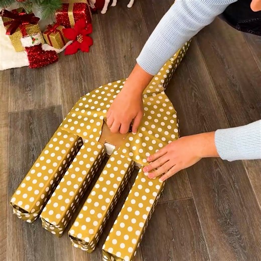 979K views · 472 reactions | Fork gift wrap design for this Christmas season | Magic Hands Creations | Facebook