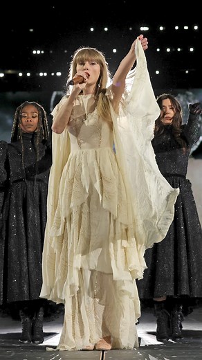 213K views · 7.5K reactions | Taylor Swift is a world class athlete for putting on 3 1/2 hour shows | Chicks in the Office | Facebook