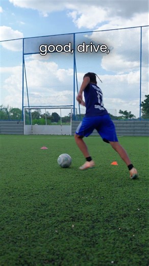 we set the environment and let the shot emerge in real time #shorts #soccer #finishing #shooting
