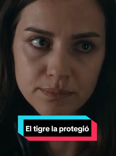 El tigre que protege a la ciervo cautiva