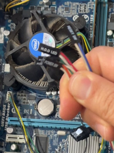 Como ligar os cabos do painel frontal do PC (painel frontal)