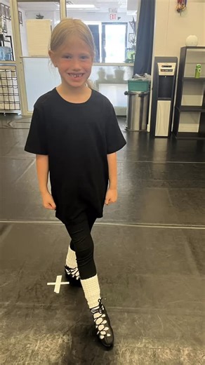 Out Saturday Level 1’s working hard on technique and foot placement 💚🤍🧡🖤 6 WEEK INTRO TO IRISH DANCE Always wanted to try Irish dance? Looking for a fun and healthy activity? Now is your chance to try out a FREE CLASS and sign up for our 6 Week Introductory Fall Session. Irish Dance with Western Canada’s largest and longest established Irish Dance School. THREE LOCATIONS- Winnipeg MB, Brandon MB, and Parksville BC (NEW!) 💚 RECREATIONAL 🤍 COMPETITIVE 🧡 PERFORMANCE 🖤 BEGINNER TO CHAMPION A