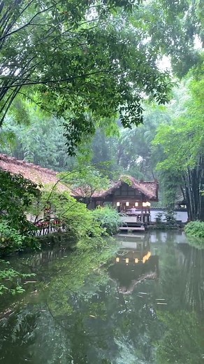 Discover Du Fu’s Thatched Cottage in Chengdu