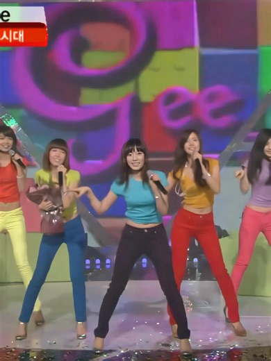 Gee (Encore) Performance by Girls' Generation
