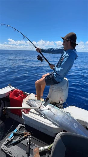 Lessss Goooooo Waaahhhhooooo Would you sleep overnight in a small boat on the GBR for a chance at a fish of a lifetime like this?!?! Easy decision for us… #greatbarrierreef #farnorthqld #fishing #australia #bluewater #smallboatbigfish | Salty Sunrises