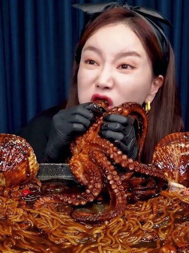 Giant Octopus 🐙 Seafood Boil with Noodles | Ssoyoung Mukbang ASMR