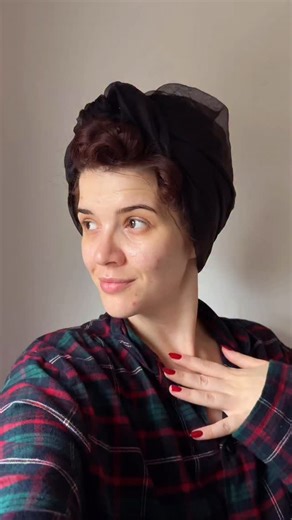 I always astound myself with how much vintage hair and makeup can change how I feel! Unstoppable ❤️ #pinup #pinupgirl #pinupmodel #hollywoodglamour #vintagehair #vintagemakeup | Scarlett Luxe