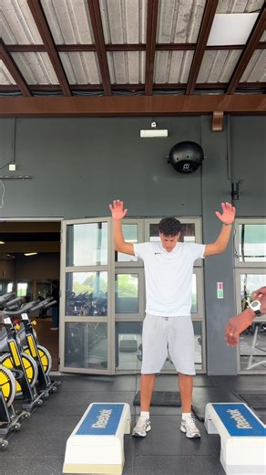 Travail haut du corps avec la pépite Mauricienne Darel Arthee du FC Eddersheim D5 allemande. #arthurbossoncoachperso #ilemaurice🇲🇺 #eddersheim #footballers