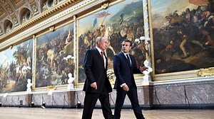 Vladimir Poutine est-il toujours décoré du plus haut grade de la Légion d’honneur ?