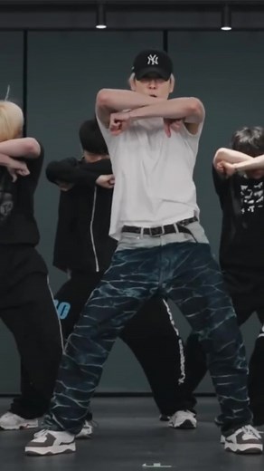 Killing part!!! ใครไม่ตาย เราตาย แง้ แต่ๆๆๆๆ ท่ดนะ กางเกงแจฮยอน ตอนแรกก็งงว่า แจฮยอนจะโลหดต่ำอะไรขนาดนั้นอ่ะ จนกระทั่งเห็นเข็มขัด555555555 อ๋อออออ เค ขอท่ด #jaehyun #dojaejung