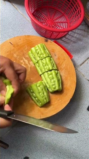 Bitter Melon Cutting Technique 🥒