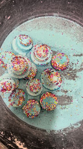 I think I need to go back to ordering colored mica powder and not solely use food coloring. This blue is SO pretty in person, but it’s so dull on camera 😫 #perfect #oddlysatisfying #powderplayasmrcommunity #gymchalkasmr